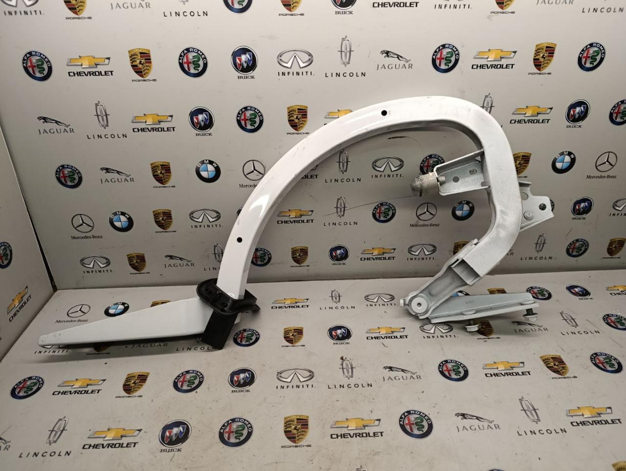 петля крышки багажника Audi A6 C8 2022, 2.0 л., бензин, 4K5827302 - фото №1