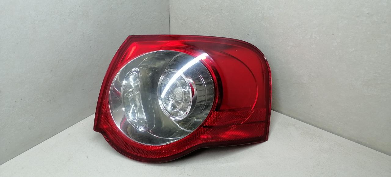 фонарь задний правый Volkswagen Passat B6 2008, 2.0 л., TDi, CBAB, дизель, 6МКПП, серебристый, универсал, 3C9945096N - фото №1