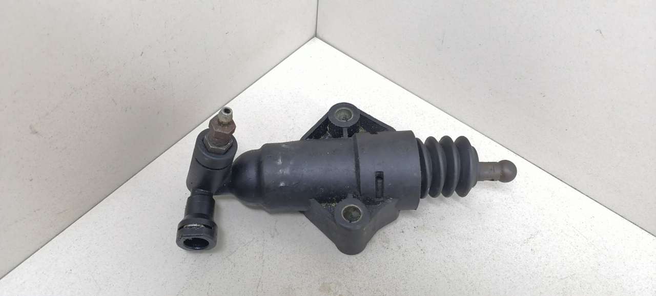 цилиндр сцепления главный Volkswagen Bora 1 поколение 2001, 1.6 л., i, AZD, бензин, 5МКПП, серебристый, универсал, передний привод, ZTE1J0721Z61F - фото №1
