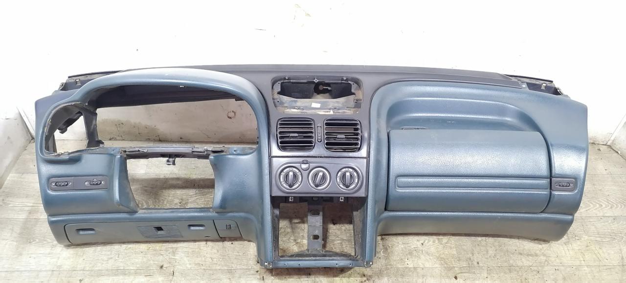 панель передняя салона (торпедо) Renault Laguna 1 поколение B56A/B 1994, 1.8 л., mono, бензин, 5МКПП, хетчбэк 5 дв., передний привод - фото №1