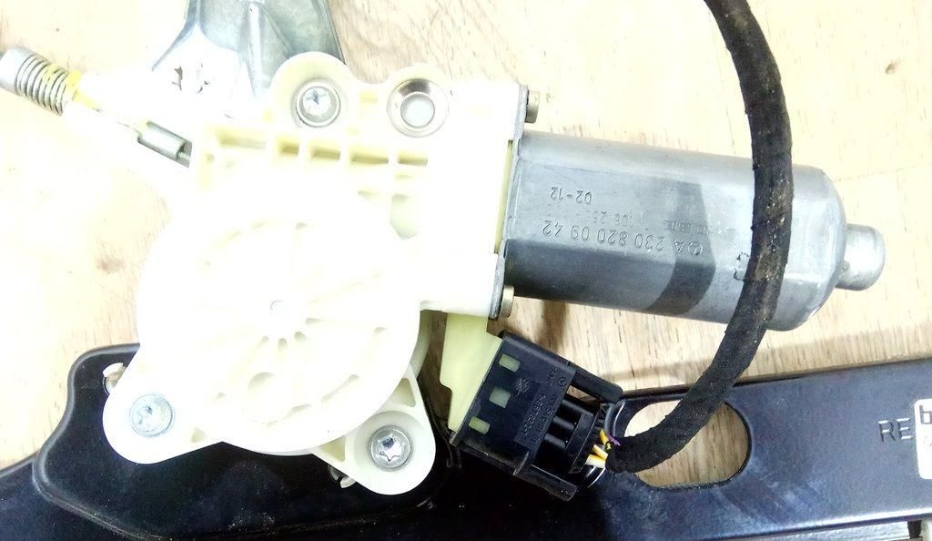 моторчик стеклоподъемника передний правый Mercedes-Benz Vaneo W414 2001, 1.7 л., OM 668.942, дизель, МКПП, синий, минивэн, передний привод, A4147200646, BROSE, 992083-102 - фото №1