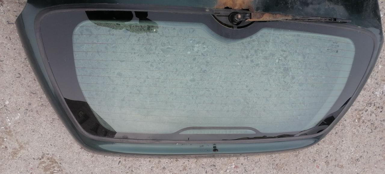 стекло заднее Opel Vectra B 1998, 1.6 л., X 16 XEL, бензин, 5МКПП, зеленый, универсал - фото №1