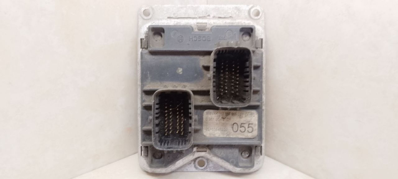 блок управления двигателем Alfa Romeo 156 1 поколение 1999, 1.6 л., бензин, BOSCH, 86VAK, 1037359281, 026204270, 00465548320 - фото №1