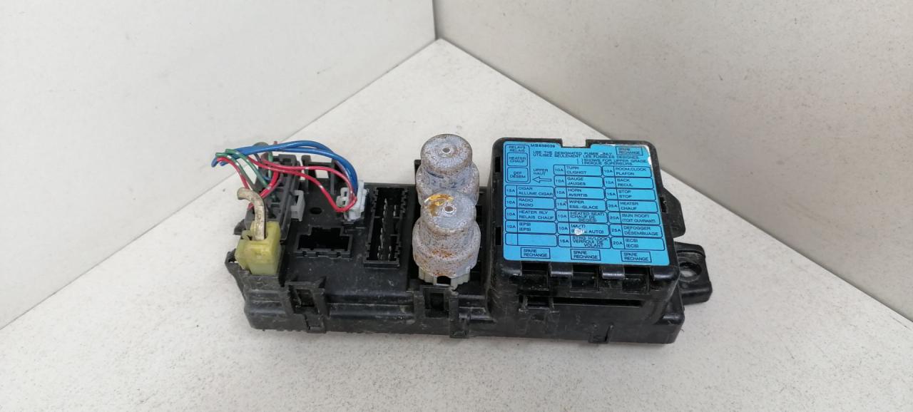 блок предохранителей Mitsubishi Sigma 1 поколение 1994, 3.0 л., i, 6G72 (DOHC 24V), бензин, 5МКПП, серый металлик, седан, передний привод, MB839039 - фото №1