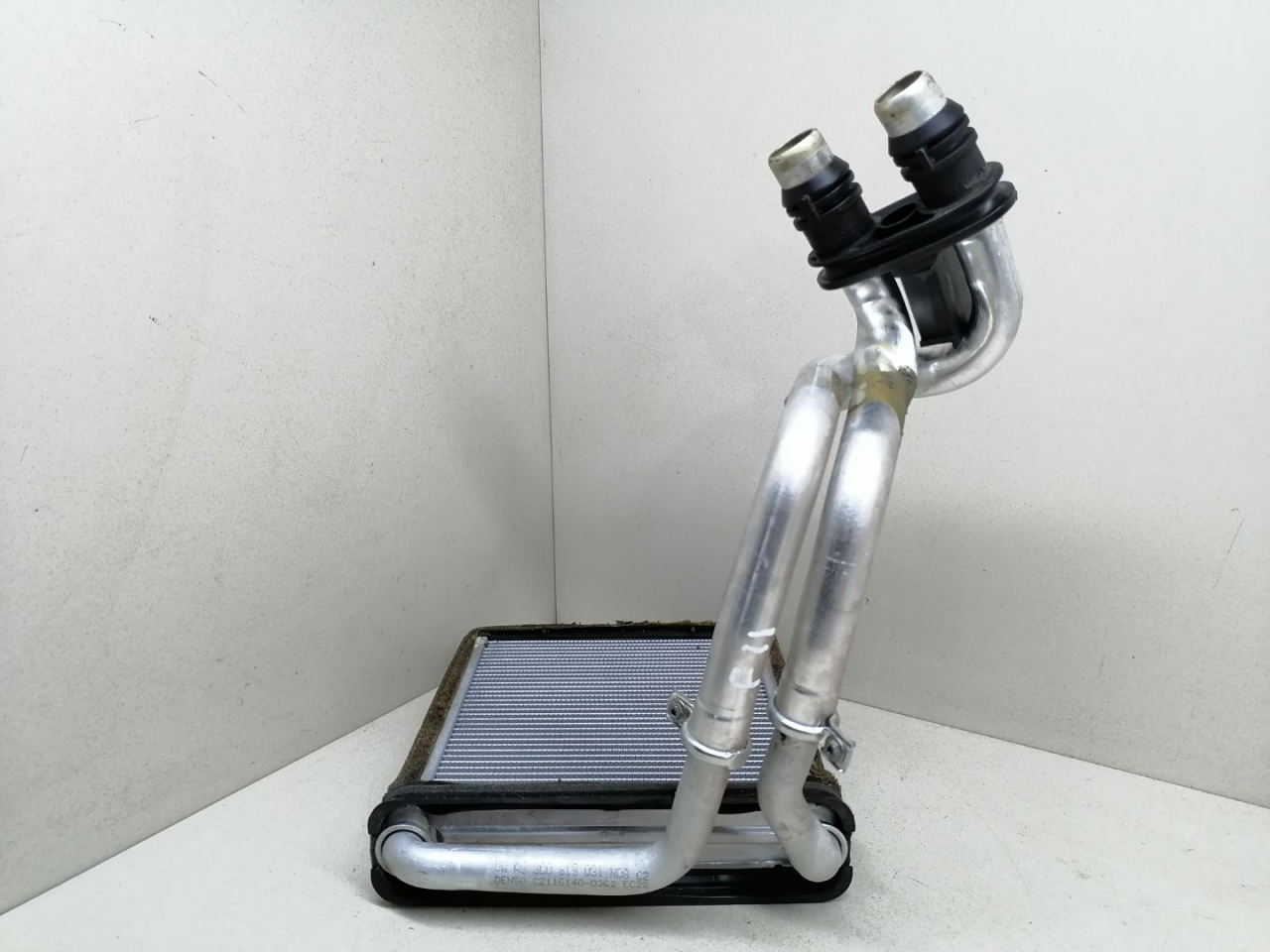 радиатор отопителя (печки) Volkswagen Passat B6 2007, 2.0 л., АКПП, серебристый, универсал, передний привод, 3C1820103B, DENSO - фото №1