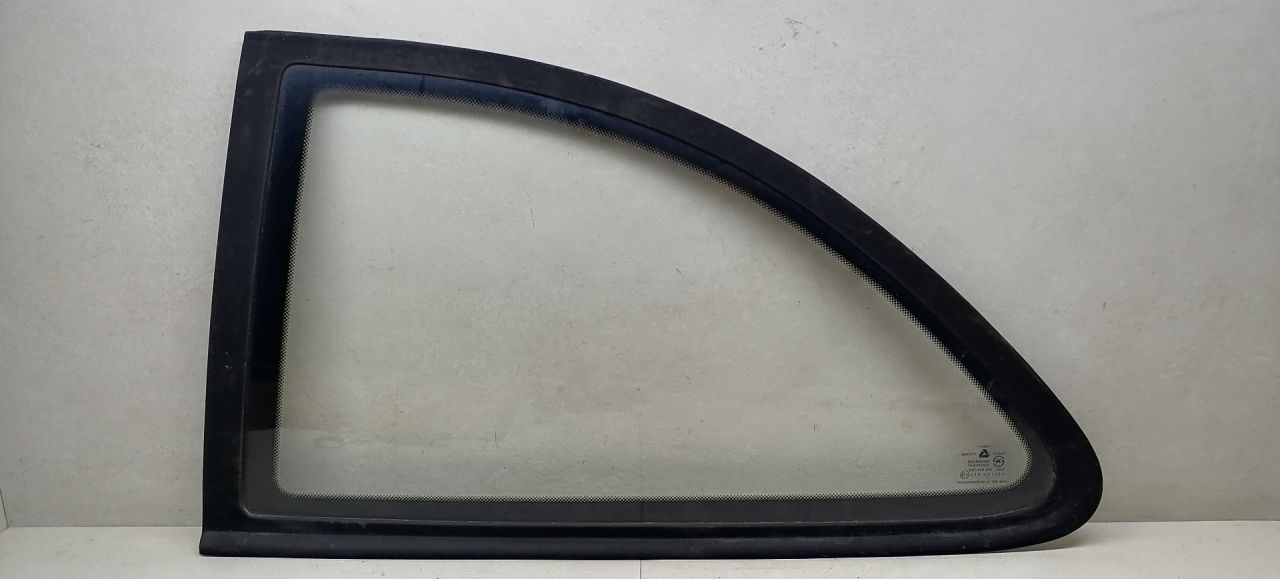стекло кузовное боковое левое Daewoo Lanos T100 1998, 1.3 л., MPI, бензин, 5МКПП, зелёный, хетчбэк 3 дв., передний привод - фото №1