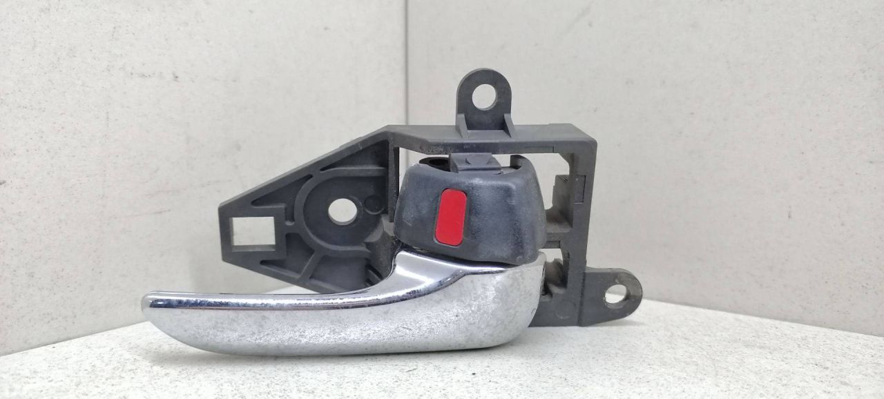 ручка внутренняя передняя правая Toyota Avensis Verso 1 поколение 2003, 2.0 л., дизель, МКПП, минивэн - фото №1