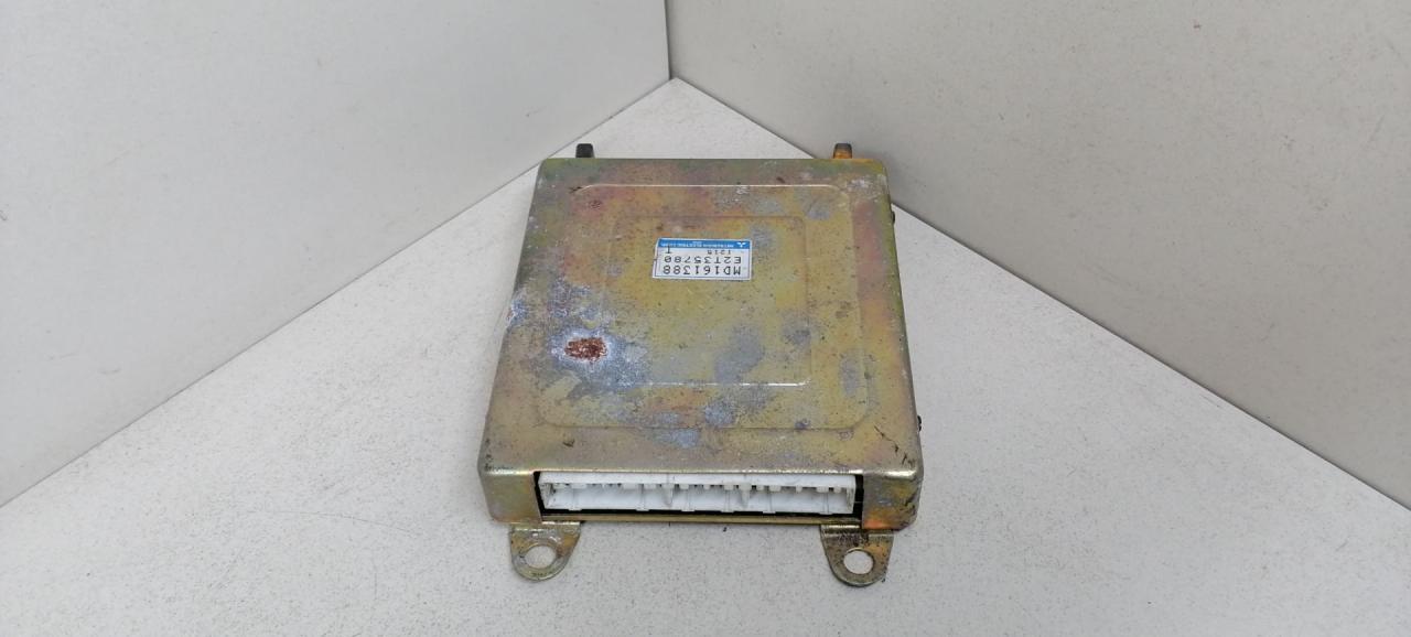 блок управления двигателем Mitsubishi Sigma 1 поколение 1994, 3.0 л., i, 6G72 (DOHC 24V), бензин, 5МКПП, серый металлик, седан, передний привод, MD161388, E2T35780 - фото №1