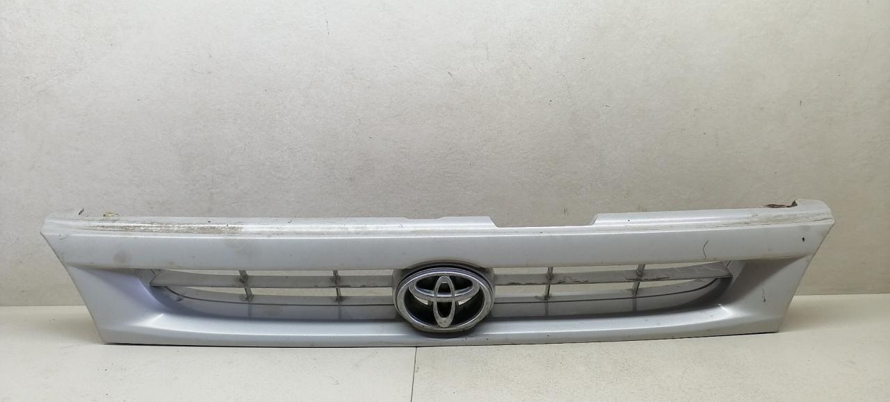 решетка радиатора Toyota Corolla 7 поколение (E100) EE101 1996, 1.3 л., 4E-FE, бензин, хетчбэк 3 дв., 53101-1A120 - фото №1