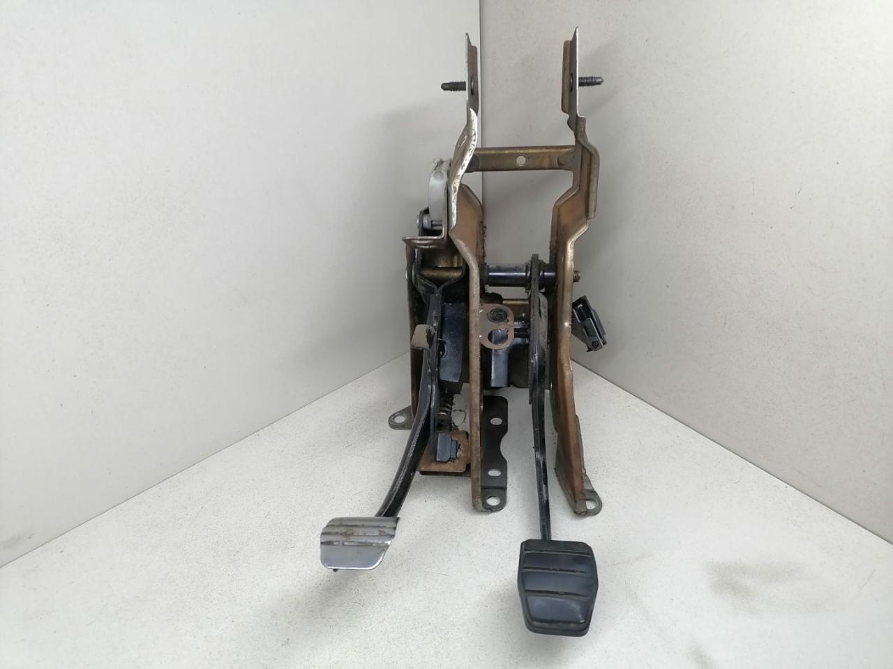 узел педальный (блок педалей) Renault Laguna 1 поколение 1997, 2.2 л., DT, G8T 792, дизель, 5МКПП, бирюзовый, универсал, передний привод, 7700846528 - фото №1