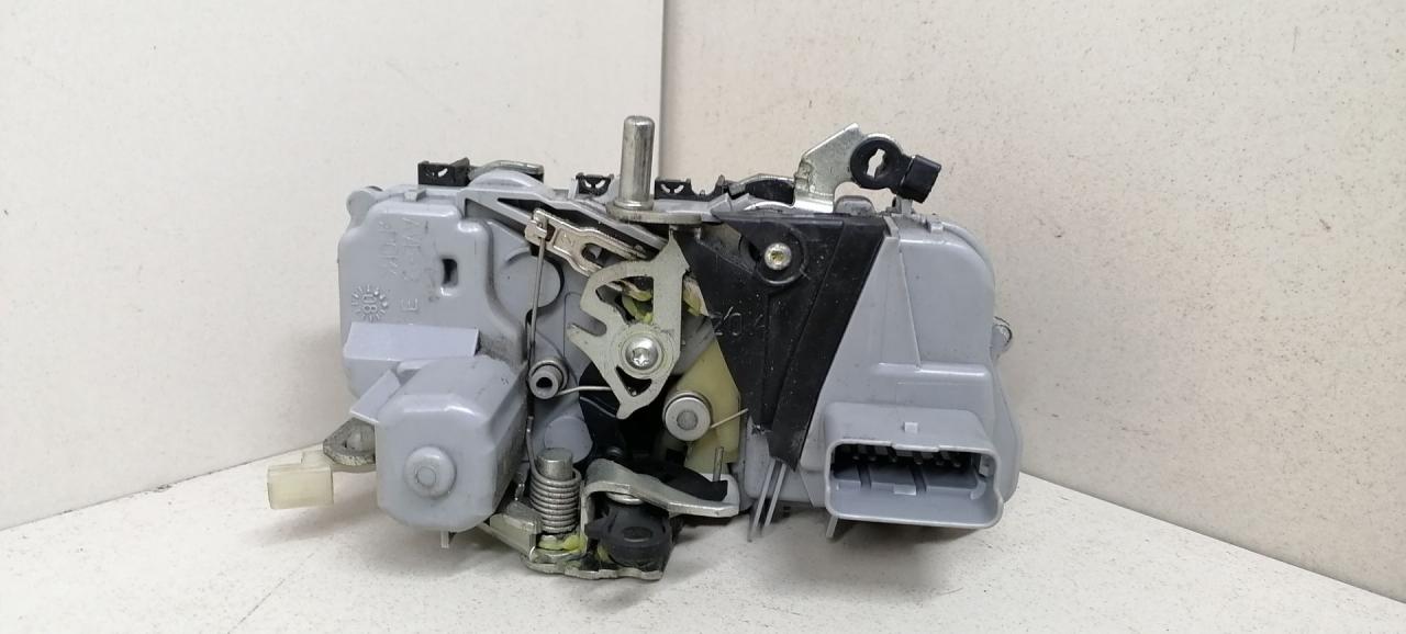 замок двери передней правой Nissan X-Trail T30 2004, 2.2 л., DCi, дизель, серебристый, внедорожник 5 дв., полный подключаемый привод - фото №1