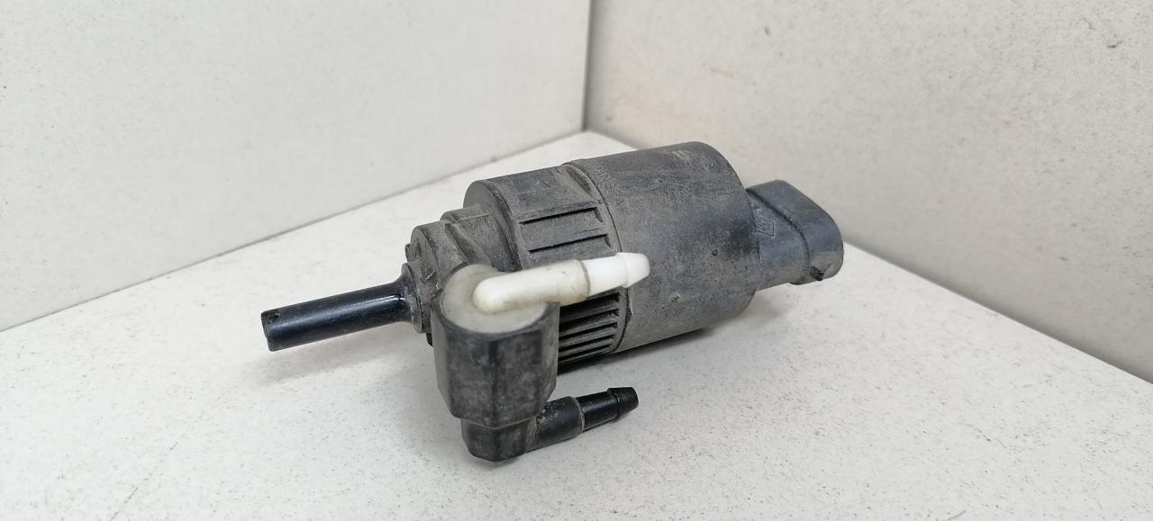 насос (моторчик) омывателя стекла Renault Laguna 1 поколение 1997, 2.2 л., DT, G8T 792, дизель, 5МКПП, бирюзовый, универсал, передний привод, 7700321782 - фото №1