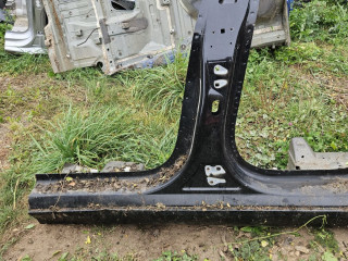 Стойка кузовная центральная левая Tesla Model 3 1 поколение (2017 - 2025)