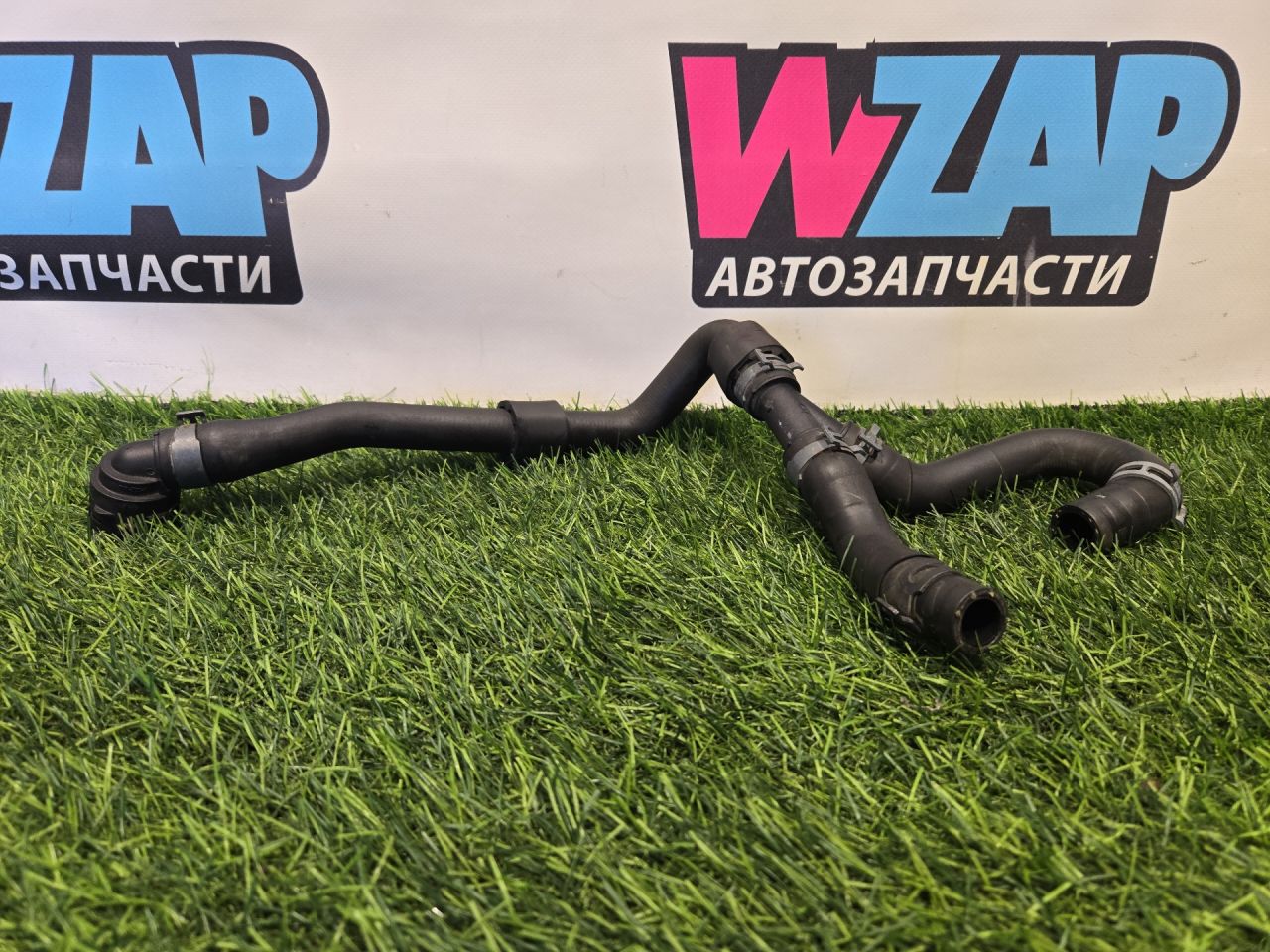 патрубок радиатора Volkswagen Jetta 7 поколение 2019, 1.4 л., бензин, АКПП, седан, передний привод, 5Q0122051BD - фото №1