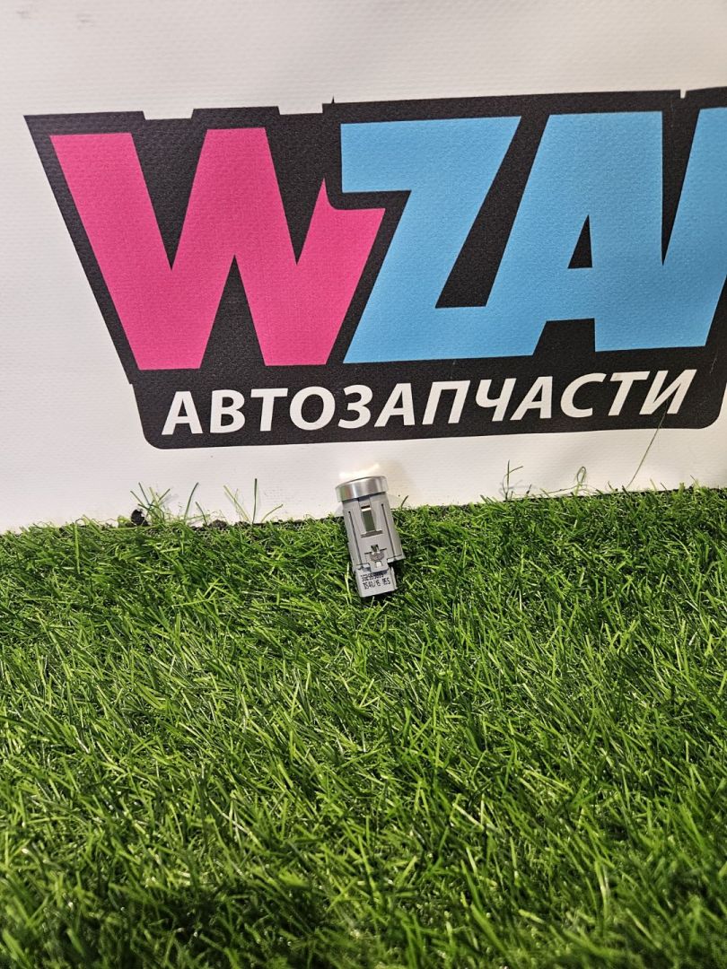 кнопка запуска двигателя Volkswagen Passat B8 2016, 2.0 л., дизель, универсал, передний привод, правый руль - фото №1