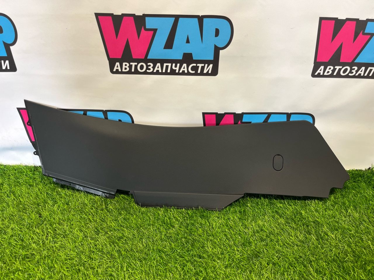 Декоративная накладка центральной консоли Volkswagen Passat B8 2016, 2.0 л., дизель, универсал, передний привод, правый руль, 3G2863045 - фото №1