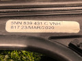 Уплотнитель стекла Volkswagen Tiguan 2 поколение 2020, 2.0 л., бензин, АКПП, внедорожник 5 дв., 5NN839431C - фото №2