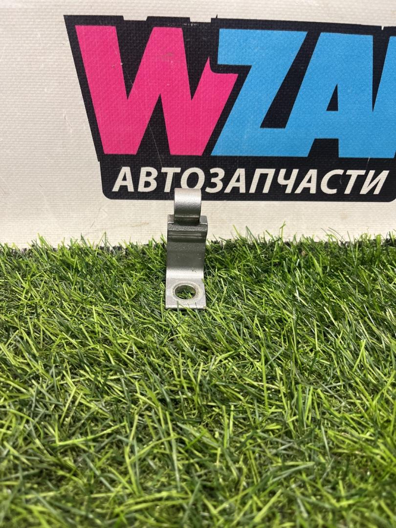 петля двери Volkswagen Passat B8 2016, 2.0 л., дизель, универсал, передний привод, правый руль, 8X0831404E - фото №1