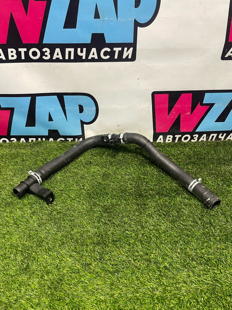 патрубок радиатора Ford Mustang 7 поколение S650 2024, 2.3 л., бензин, АКПП, черный, купе, задний привод - фото №1