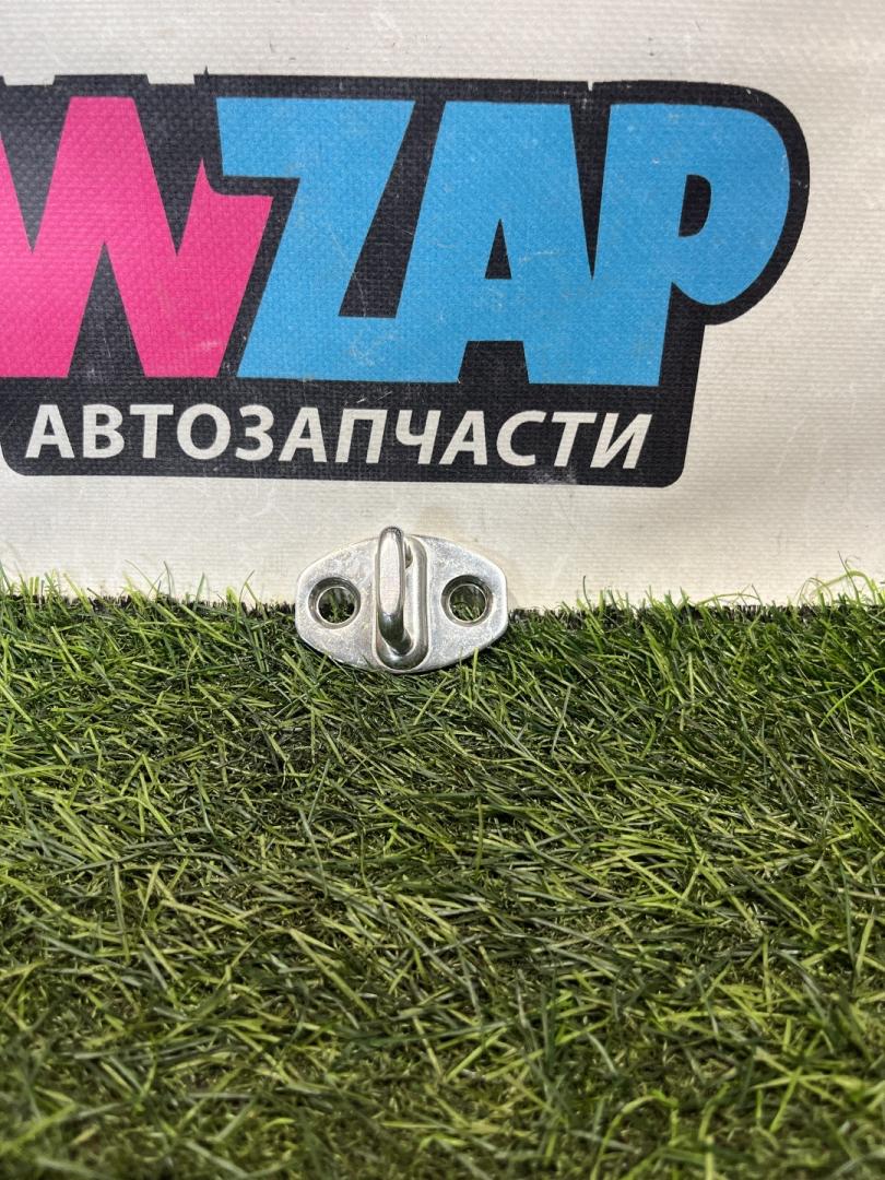 ответная часть (скоба) замка двери Volkswagen Jetta 7 поколение 2019, 1.4 л., бензин, МКПП, черный, седан, передний привод, 3C0837033C - фото №1