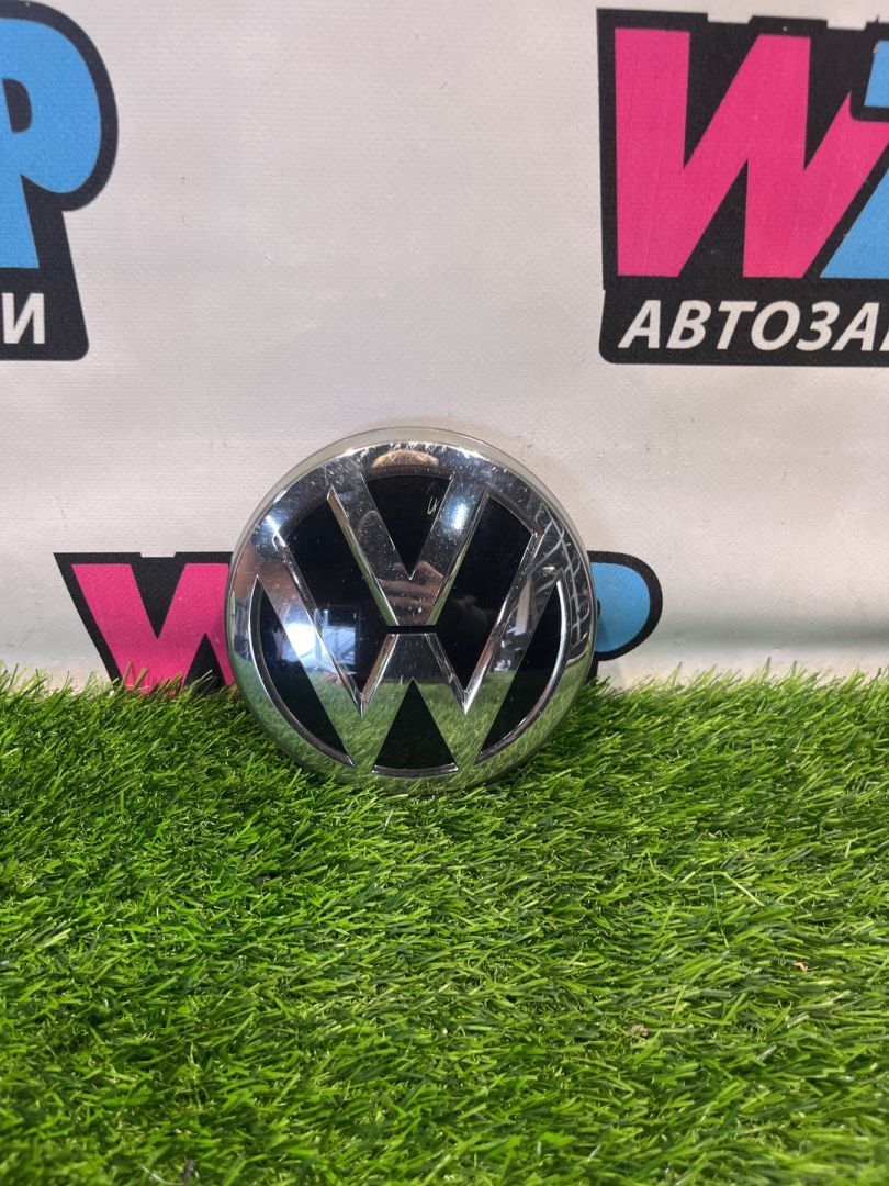 эмблема Volkswagen Jetta 7 поколение 2019, 1.4 л., бензин, АКПП, черный, седан, передний привод, 3G0853601A - фото №1