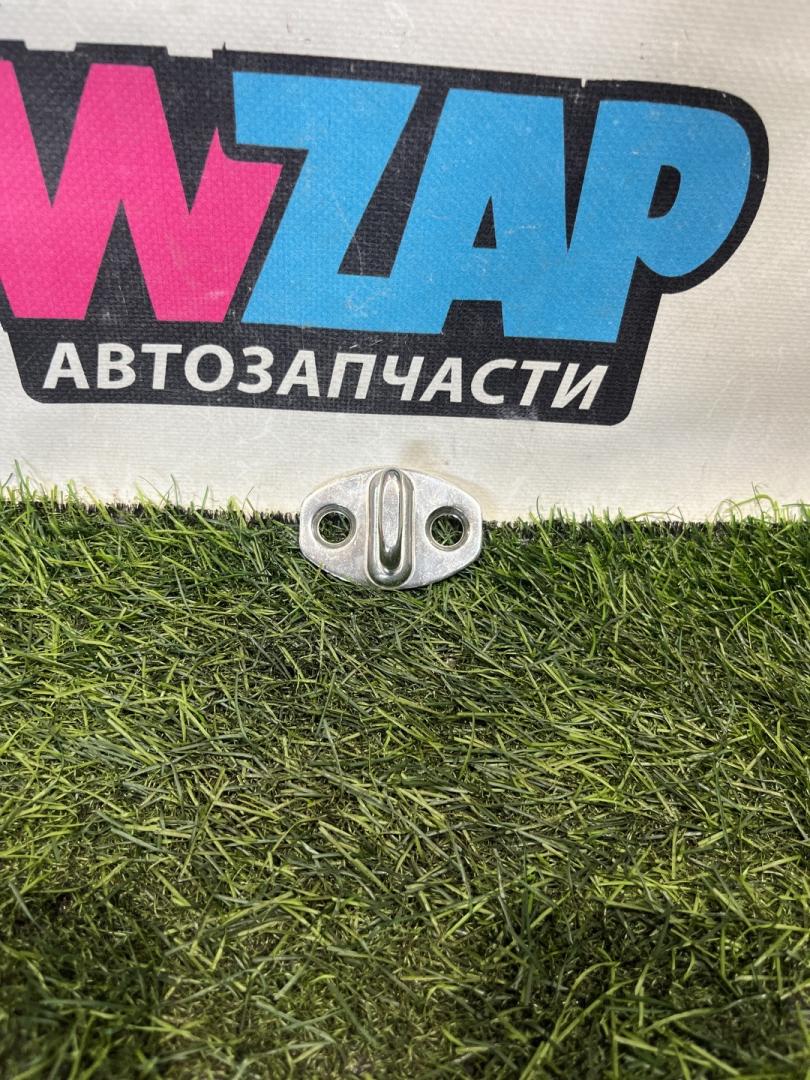 ответная часть (скоба) замка двери Volkswagen Jetta 7 поколение 2019, 1.4 л., бензин, МКПП, черный, седан, передний привод, 3C0837033C - фото №1