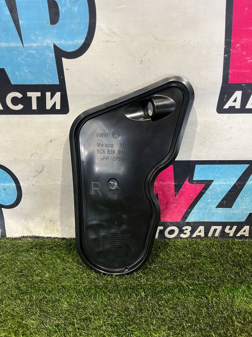 Панель двери внутренняя Volkswagen Jetta 6 поколение 2014, 1.4 л., бензин, МКПП, седан, передний привод, 5C6839916C - фото №1