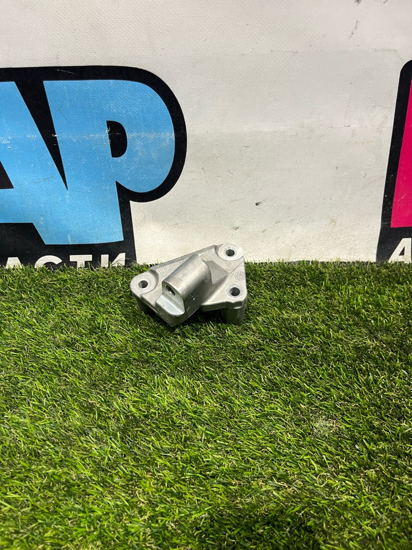 кронштейн (крепление) Ford Mustang 7 поколение S650 2024, 2.3 л., бензин, АКПП, черный, купе, задний привод, PZ1E-8D611-BA - фото №1