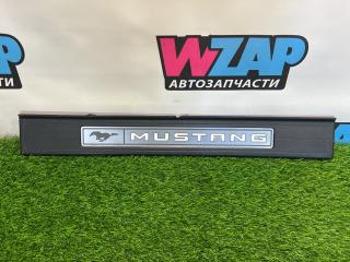 накладка на порог внутренняя Ford Mustang 6 поколение S550 [рестайлинг] 2019, 2.3 л., бензин, АКПП, красный, кабриолет, задний привод, FR3J6313222AAW