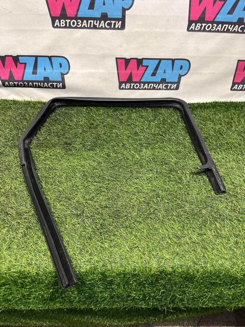 Уплотнитель стекла Jeep Wrangler 4 поколение 2019, 2.0 л., бензин, АКПП, внедорожник 5 дв., полный привод, 68271655 - фото №1