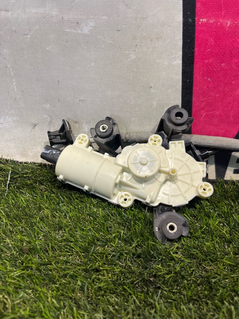 замок багажника Tesla Model X 1 поколение 2017, электро, белый - фото №1