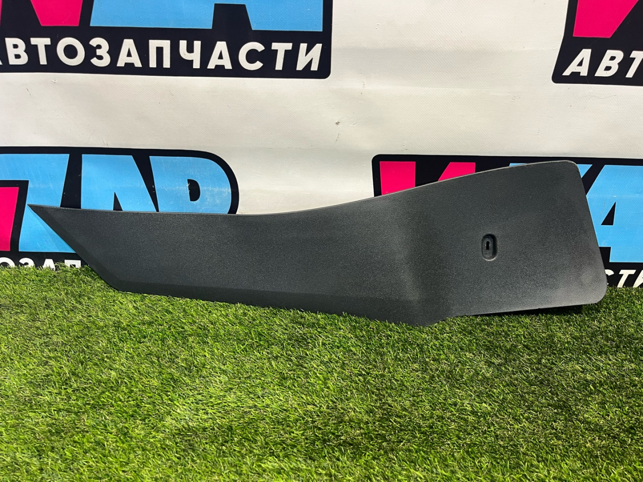 Декоративная накладка центральной консоли Volkswagen Jetta 7 поколение 2019, 1.4 л., бензин, АКПП, седан, передний привод, 17B863045 - фото №1