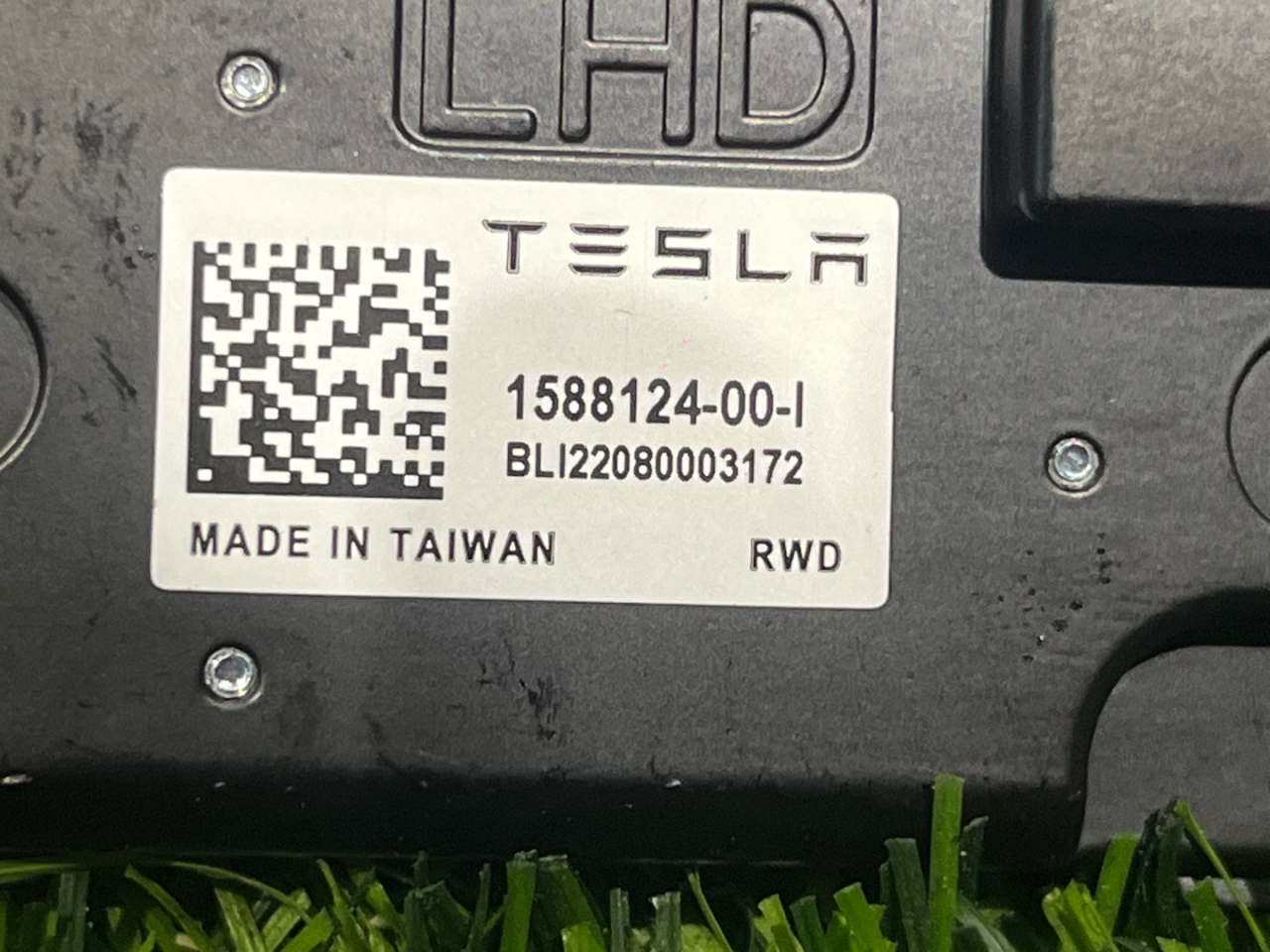 камера переднего обзора Tesla Model Y 1 поколение 2022, электро, белый, 1588124-00-I - фото №1
