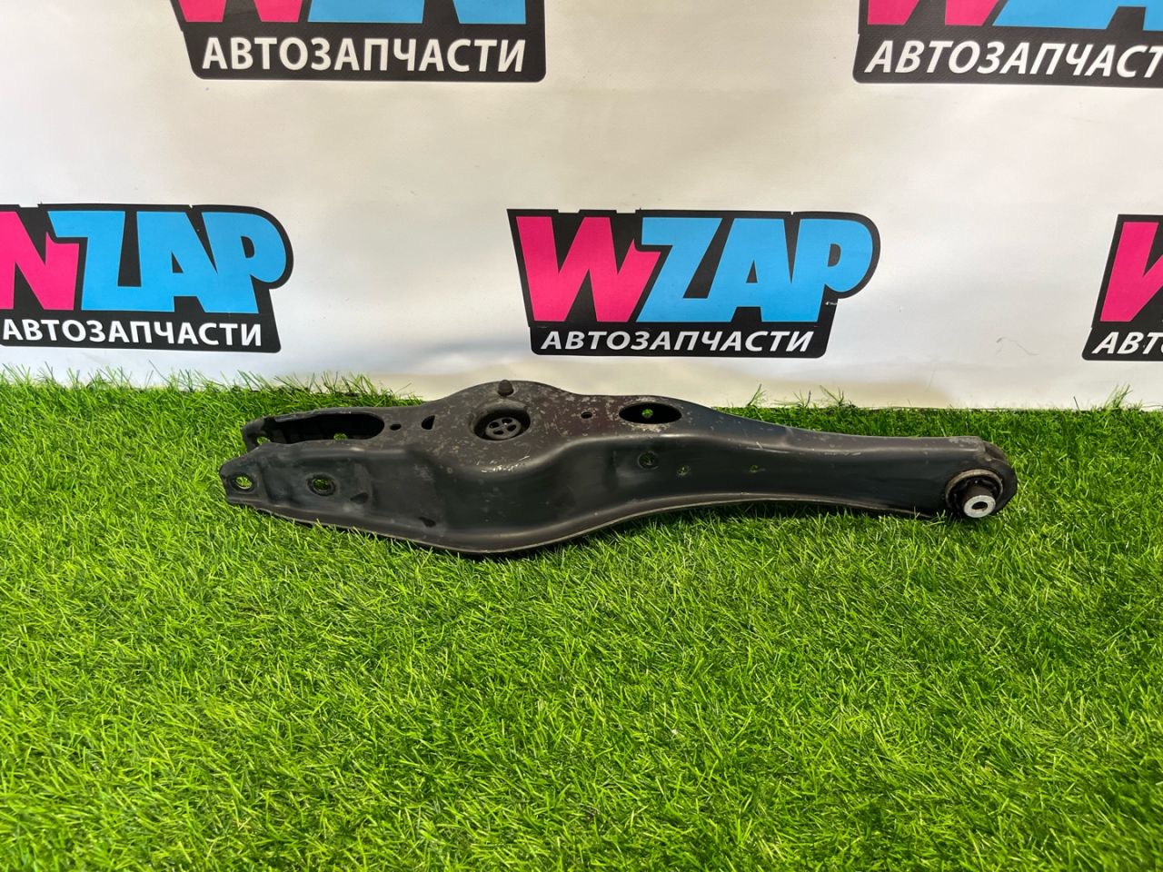 рычаг задний нижний Volkswagen Passat B8 2016, 2.0 л., дизель, универсал, передний привод, правый руль, 3Q0505311C - фото №1