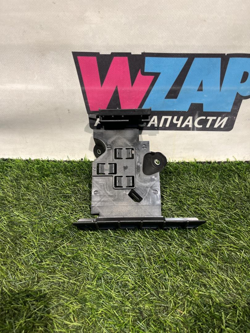 кронштейн блока управления Volkswagen Jetta 7 поколение 2019, 1.4 л., бензин, АКПП, серый, седан, передний привод, 5Q0906507F - фото №1