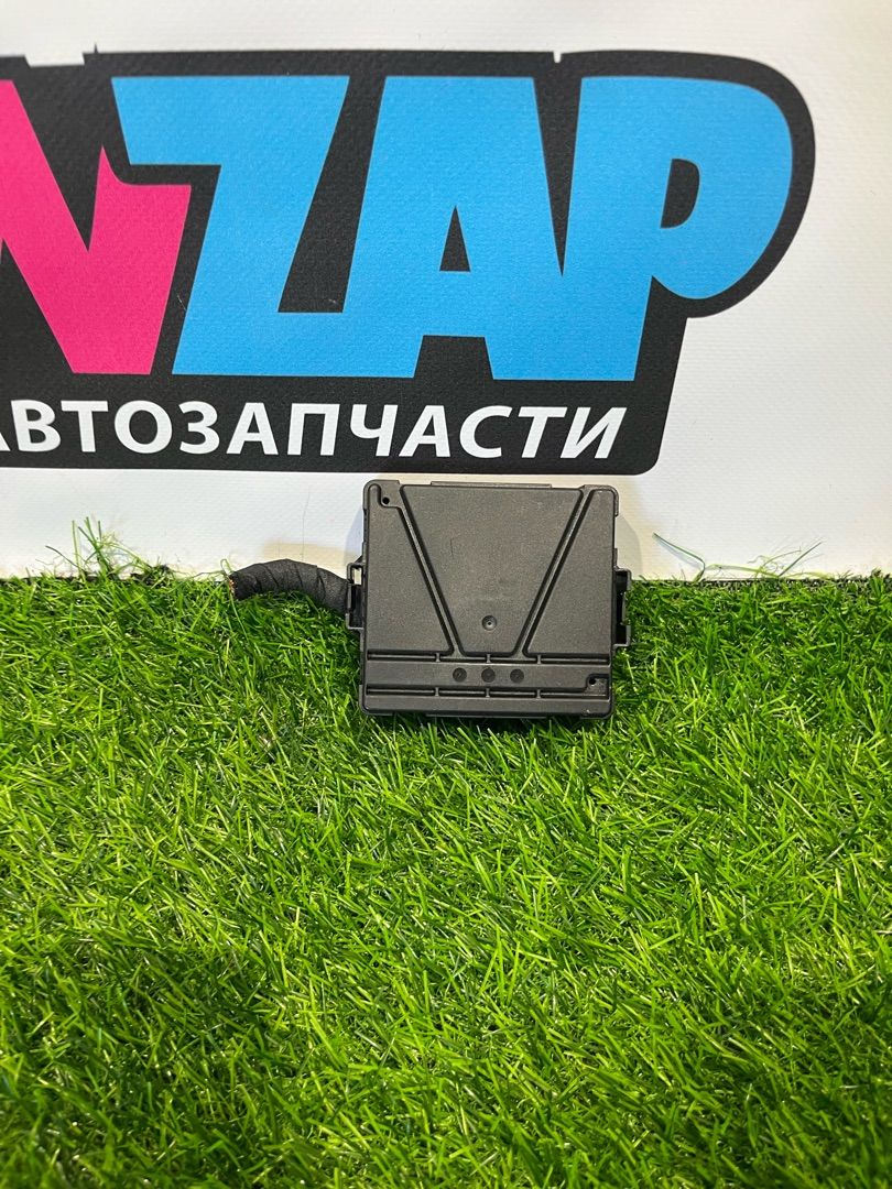 диагностический интерфейс Volkswagen Passat B8 2016, 2.0 л., дизель, универсал, передний привод, правый руль, 5Q0907530AF - фото №1
