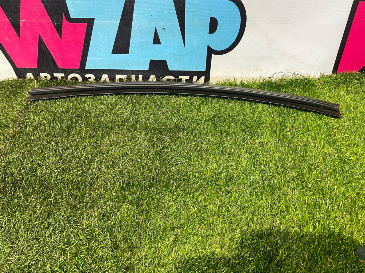 Уплотнитель стекла Maserati Levante 1 поколение M161 2019, 3.0 л., дизель, АКПП, внедорожник 5 дв., полный привод - фото №1