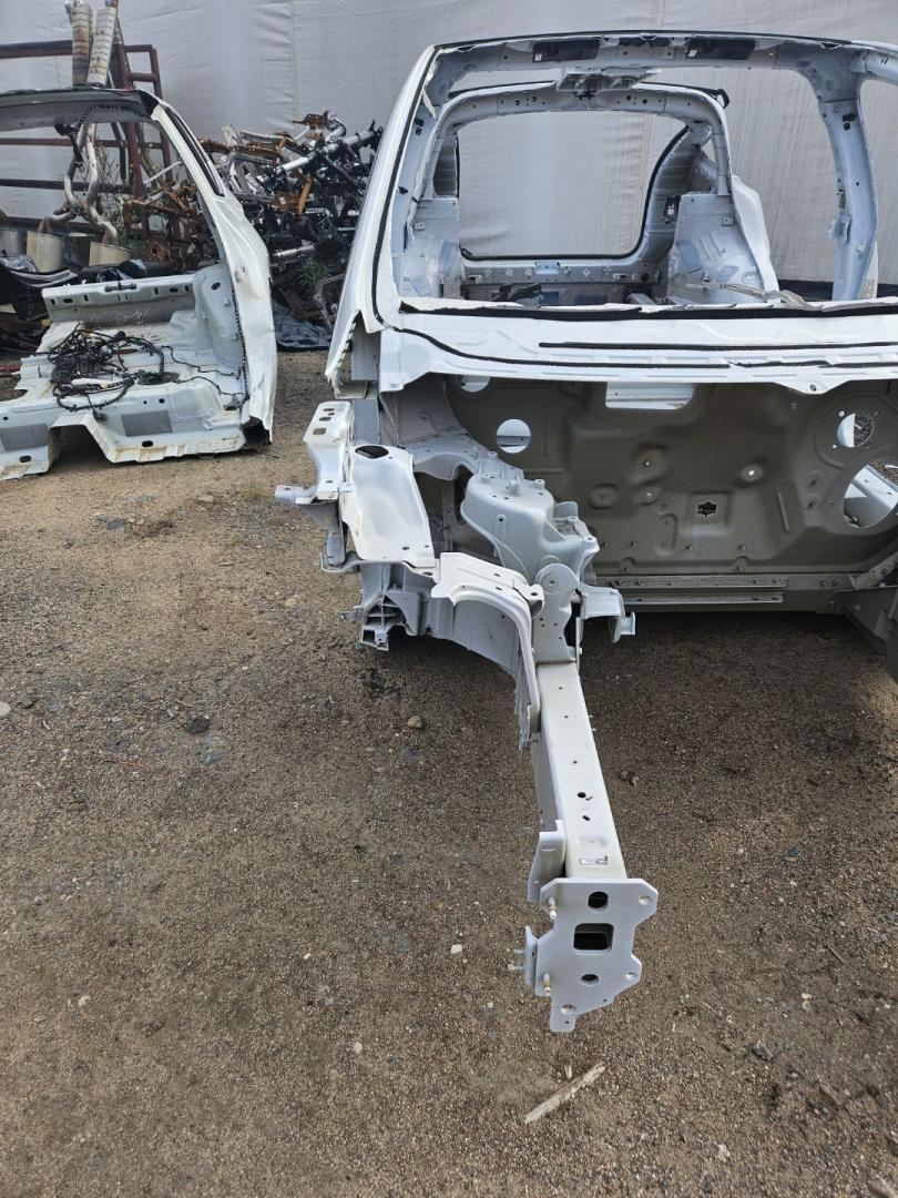четверть передняя правая Tesla Model X 1 поколение 2017, электро, белый - фото №1