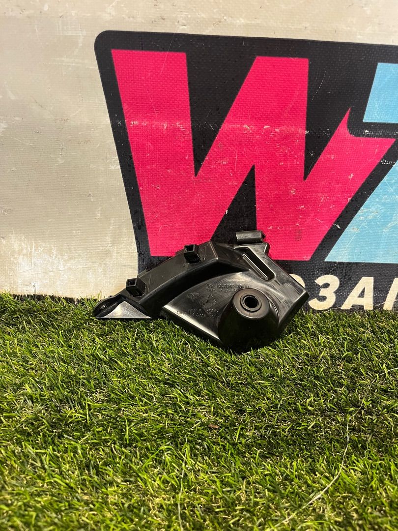 крепление ( кронштейн ) крыла Tesla Model X 1 поколение 2017, электро, белый, 1047092-00-H - фото №1