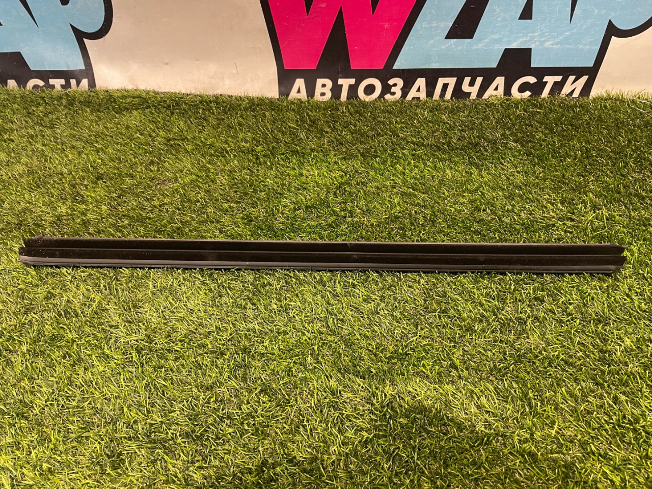 молдинг стекла двери задней левой Volkswagen Jetta 7 поколение 2020, 1.4 л., бензин, АКПП, седан, передний привод - фото №1