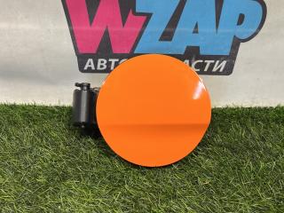 лючок топливного бака Ford Mustang 6 поколение S550 [рестайлинг] 2021, 2.3 л., бензин, АКПП, оранжевый, купе, задний привод, FR3B6327936AJ