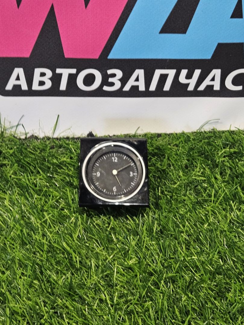 часы Volkswagen Passat B8 2016, 2.0 л., дизель, универсал, передний привод, правый руль, 3G0919204C - фото №1