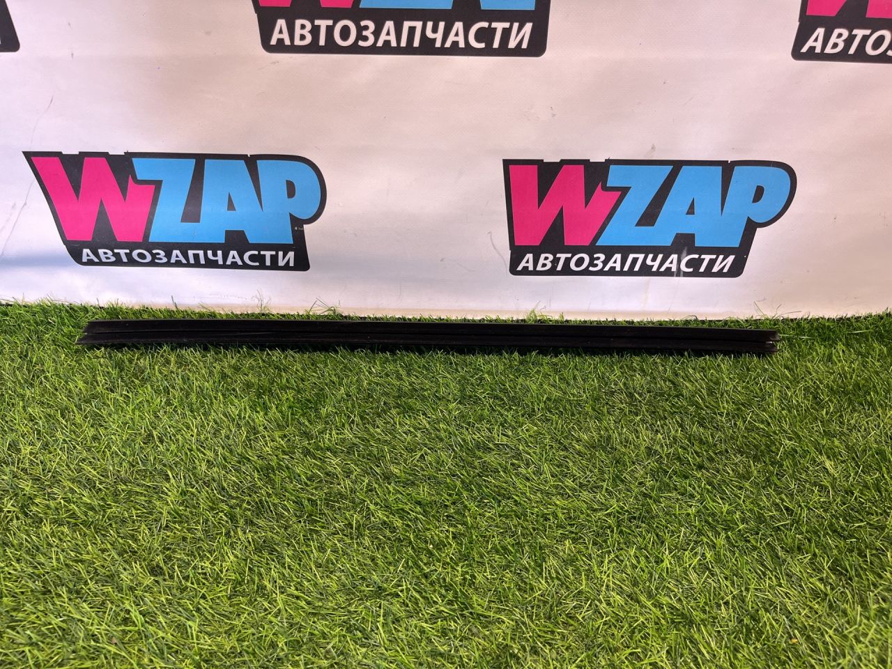 Уплотнитель стекла Ford Escape 4 поколение CX482 2021, 1.5 л., бензин, АКПП, внедорожник 5 дв., передний привод, LJ6BS20571A - фото №1