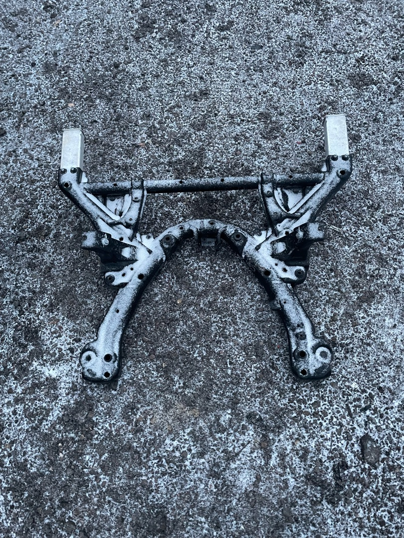 балка подвески передняя (подрамник) Tesla Model Y 1 поколение 2023, электро, полный привод - фото №1