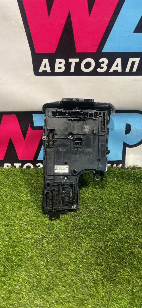 Блок управления BCM (Body Control Module) Tesla Model Y 1 поколение 2022, электро, белый, 1497848-00-E - фото №1