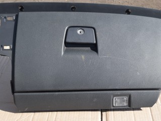 бардачок Volvo V50 1 поколение [рестайлинг] 2010, 1.6 л., D 4164 T, дизель, МКПП, универсал, передний привод