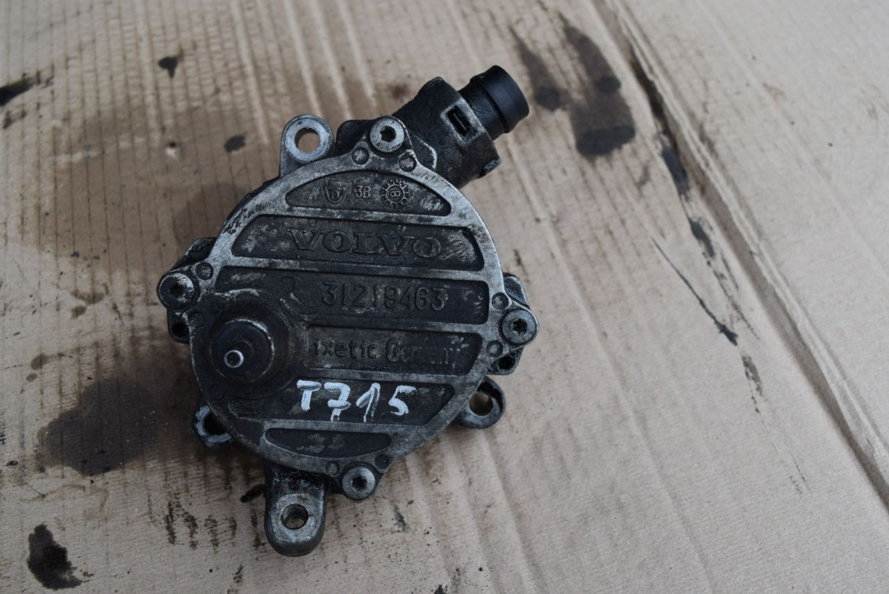 насос вакуумный Volvo S80 2 поколение 2008, 2.4 л., D5, D 5244 T5, дизель, МКПП, седан, передний привод, 31219463 - фото №1
