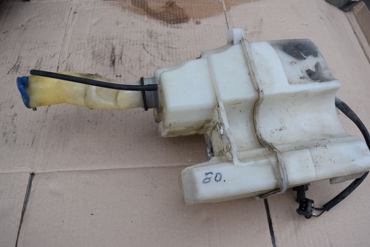 бачок омывателя Volvo V70 2 поколение 2001, 2.4 л., i, B 5244 S2, бензин, АКПП, универсал, передний привод, 9178881 - фото №1