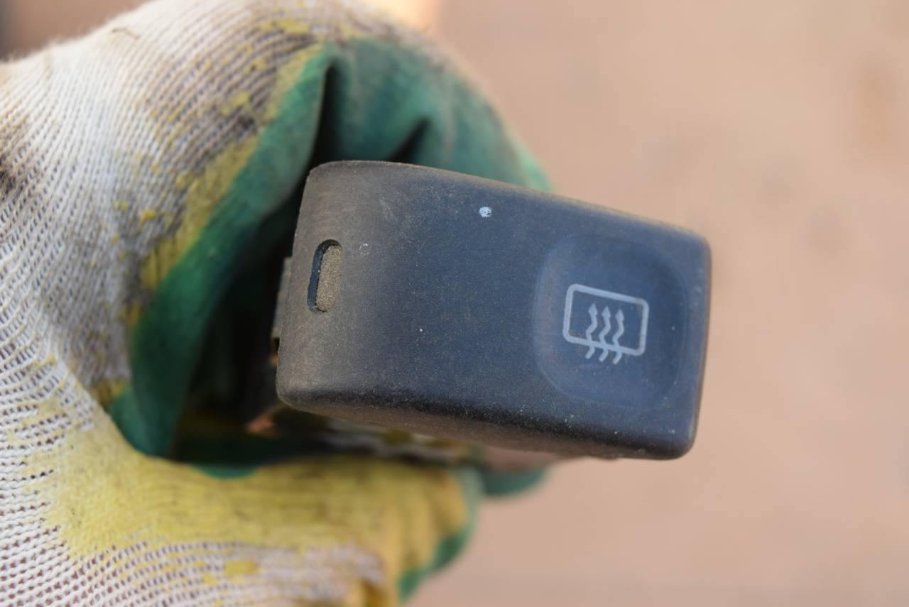 кнопка обогрева заднего стекла SEAT Toledo 1 поколение 1993, 1.6 л., дизель, МКПП, 1L0959621 - фото №1