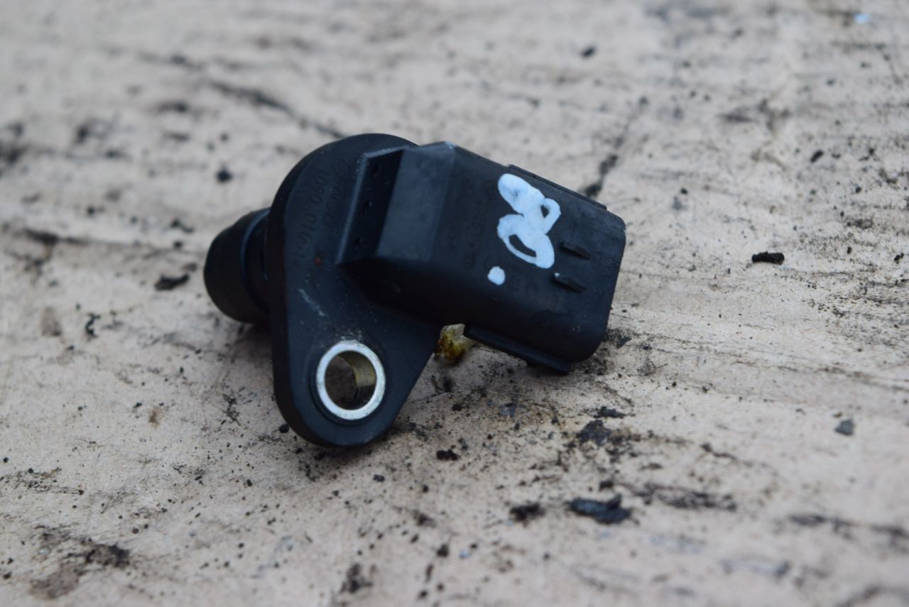 датчик распредвала Volvo V70 2 поколение 2001, 2.4 л., i, B 5244 S2, бензин, АКПП, универсал, передний привод, 8627354 - фото №1